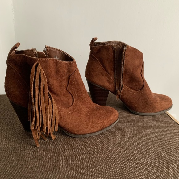 Madden Gurl Fringe Suede Heeled Booties 7.5 - Picture 2 of 3